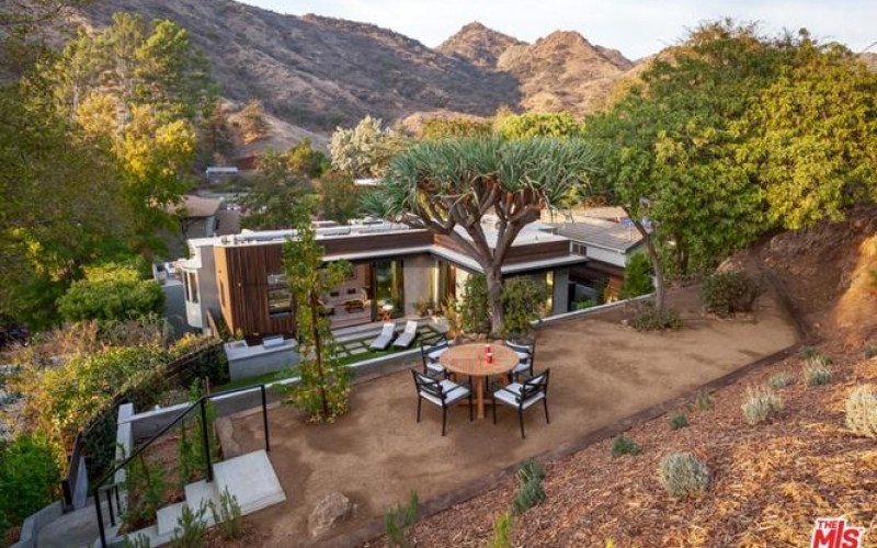 genMid.18-402108_33_2