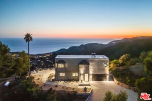 Renovated home in Los Angeles County with awesome view that utilized a renovation loan.