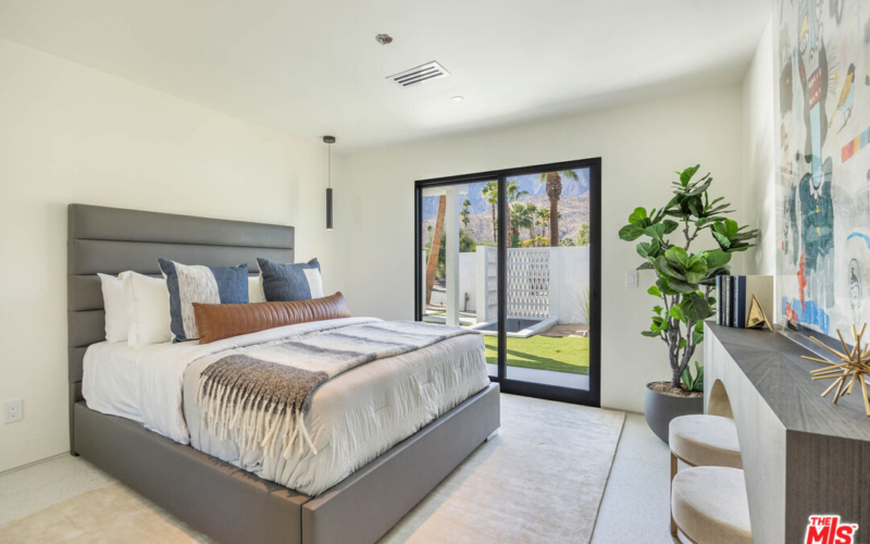 CR Palm Springs Bed 1