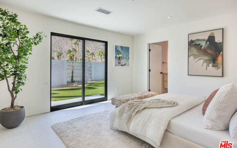 CR Palm Springs Bed 3