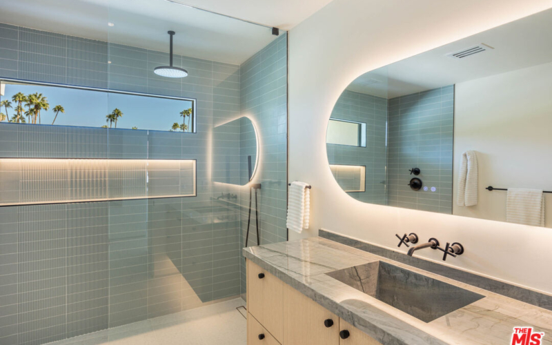 CR Palm Springs M Bath