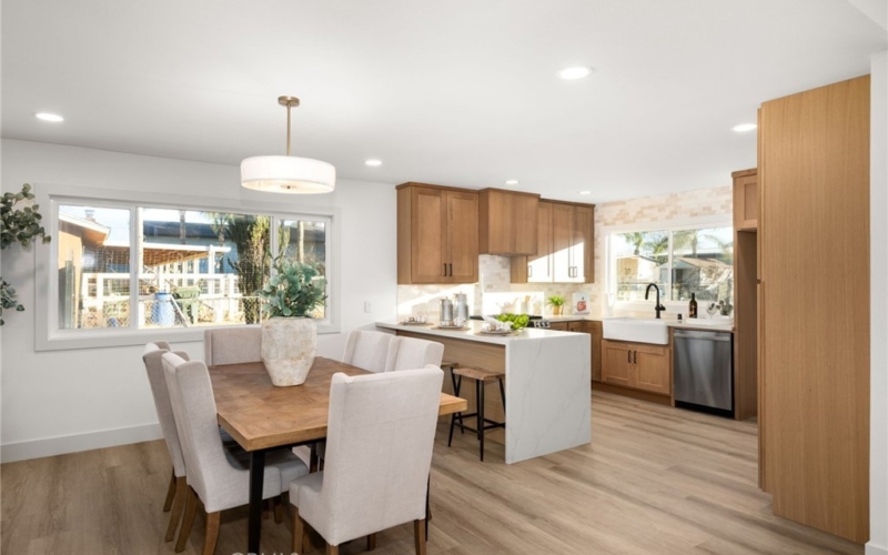 Jarupa Kitchen Dining 1