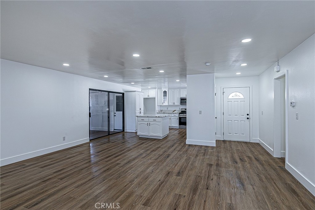424 Chaparral St, Santa Maria, CA 93454 Dining Kitchen
