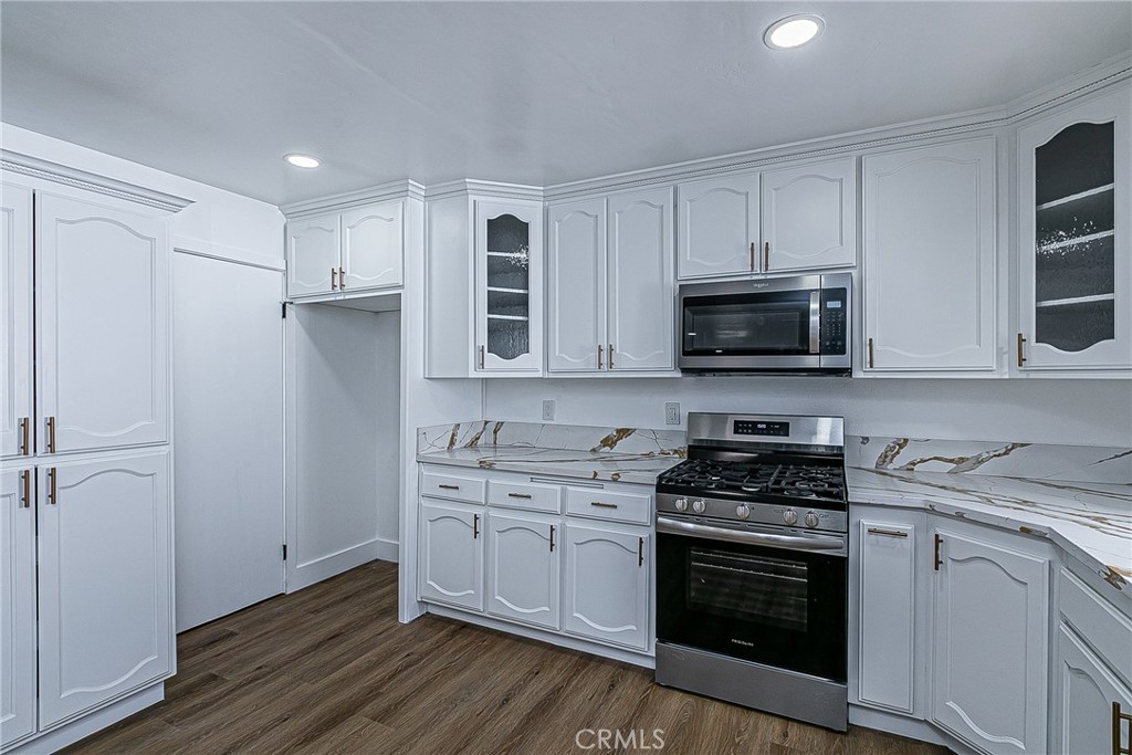 424 Chaparral St, Santa Maria, CA 93454 Kitchen 2