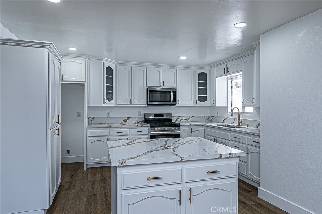 424 Chaparral St, Santa Maria, CA 93454 Kitchen