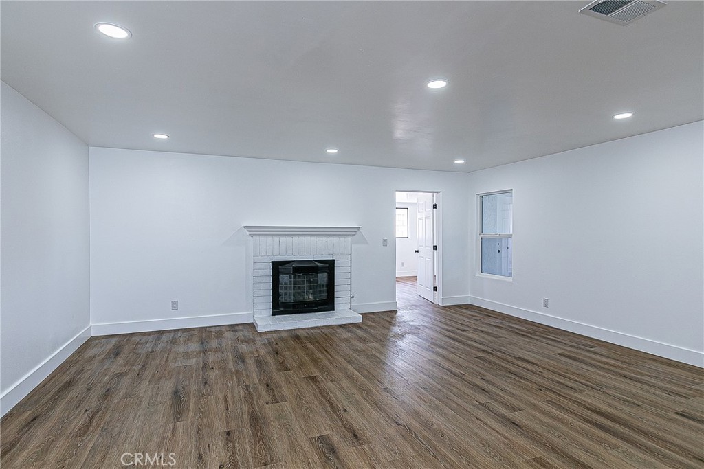 424 Chaparral St, Santa Maria, CA 93454 Living